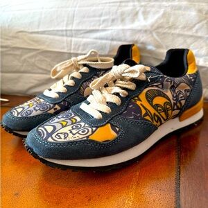 Inkkas Sneakers with Yellow and Black Design